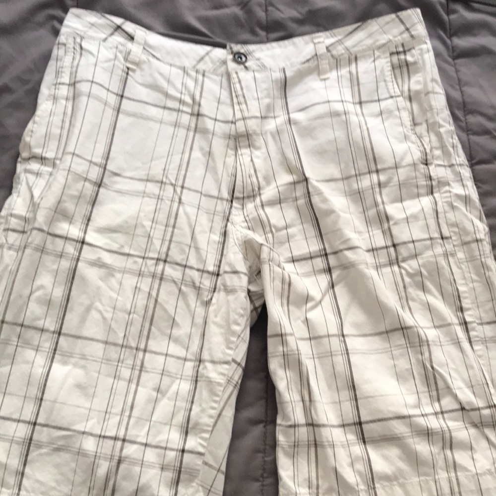 Men’s VANS plaid shorts
